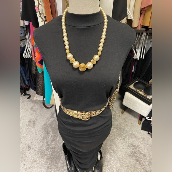 SHEIN dress L & blazer medium, faux pearl necklace & gold tone belt. - Picture 4 of 9